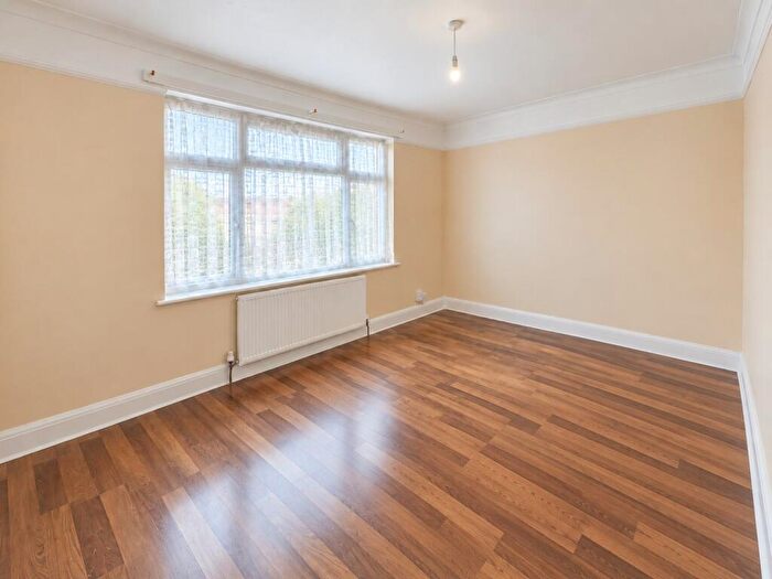2 Bedroom Apartment To Rent In Monmouth Road, Edmonton, N9