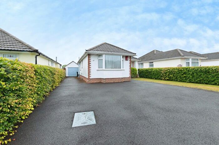 3 Bedroom Detached Bungalow For Sale In Venning Avenue, Bournemouth, BH11