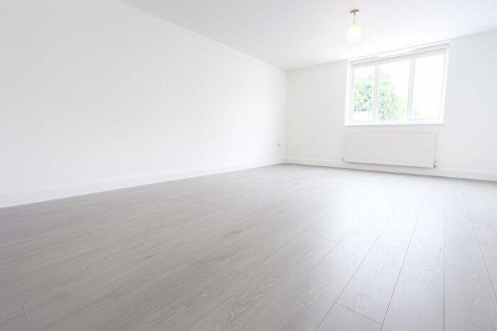 2 Bedroom Flat To Rent In Two Bedroom Flat - Turnpike Lane, N8