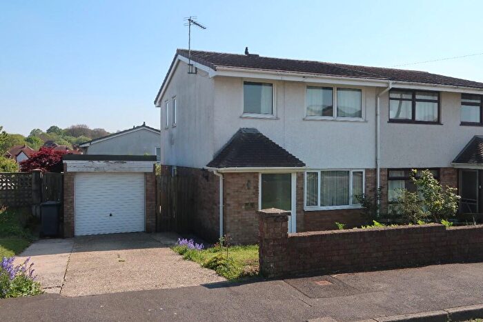 3 Bedroom Semi-Detached House For Sale In Crown Lane, The Bryn, Pontllanfraith, NP12