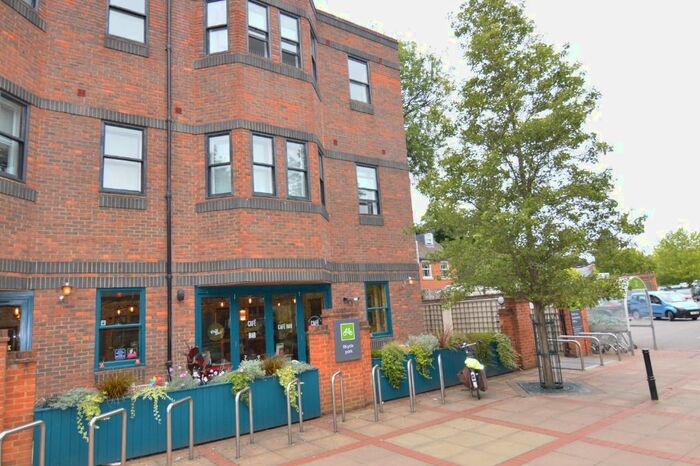 1 Bedroom Flat To Rent In Central Walk, Wokingham, RG40