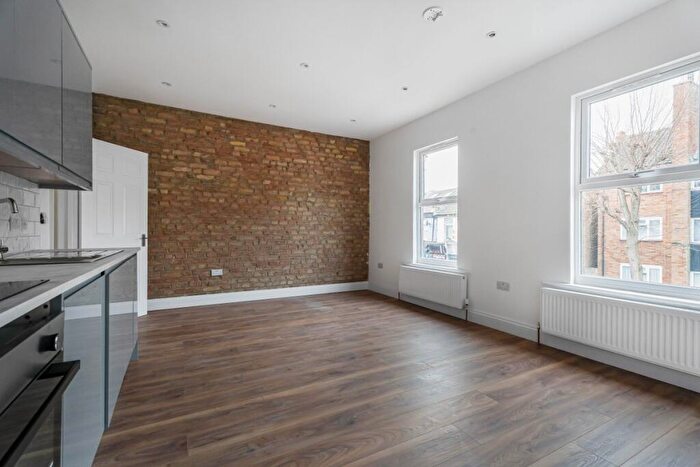 2 Bedroom Flat To Rent In Markhouse Road, Walthamstow, E17