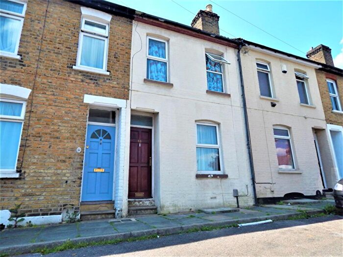 2 Bedroom Terraced House To Rent In East Street, Chatham, ME4