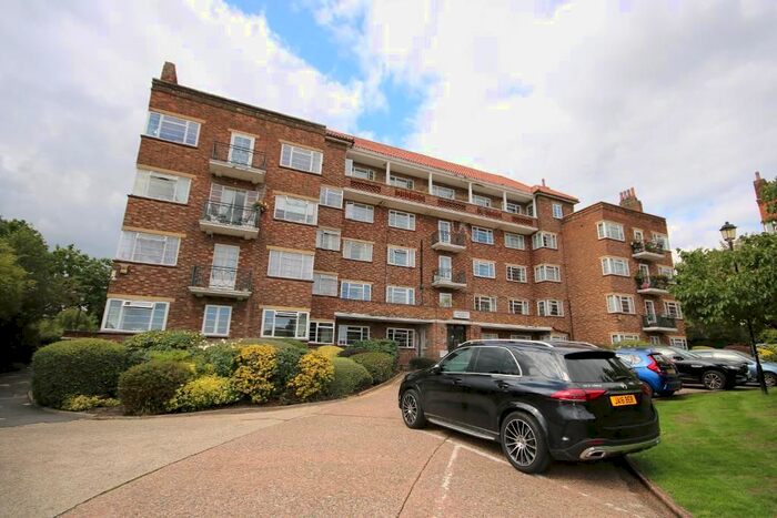 3 Bedroom Flat To Rent In Courtney House, Mulberry Close, Parsons Street, Hendon, London, NW4