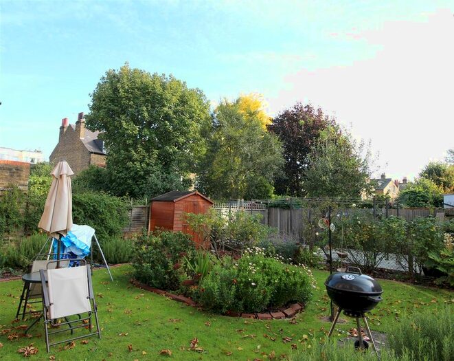 3 Bedroom Flat To Rent In Charlwood Road, London, SW15