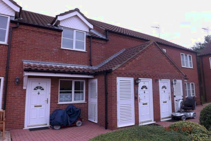 1 Bedroom Flat To Rent In Sutton Court, Skegness, PE25
