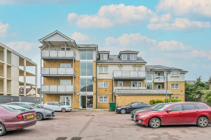 2 Bedroom Flat To Rent In Lockwood Place, Chingford, London, E4