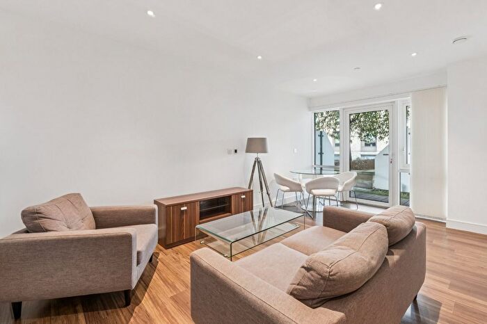 1 Bedroom Flat For Sale In Vista House, Dickens Yard, W5