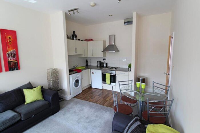 2 Bedroom Flat To Rent In St Marys Road - - Bed Flat - July, S2
