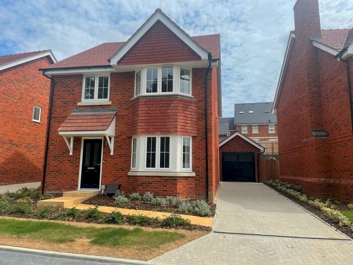 4 Bedroom Detached House To Rent In Wokingham, Berkshire, RG40