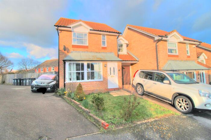 3 Bedroom Semi-Detached House To Rent In Glessing Road, Stone Cross, Pevensey, BN24