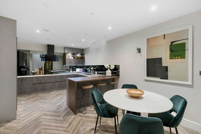 2 Bedroom Mews To Rent In Chapel Side, Moscow Road, London, W2