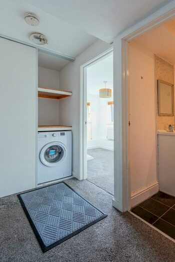 2 Bedroom Apartment To Rent In Glebe Street, Penarth, CF64