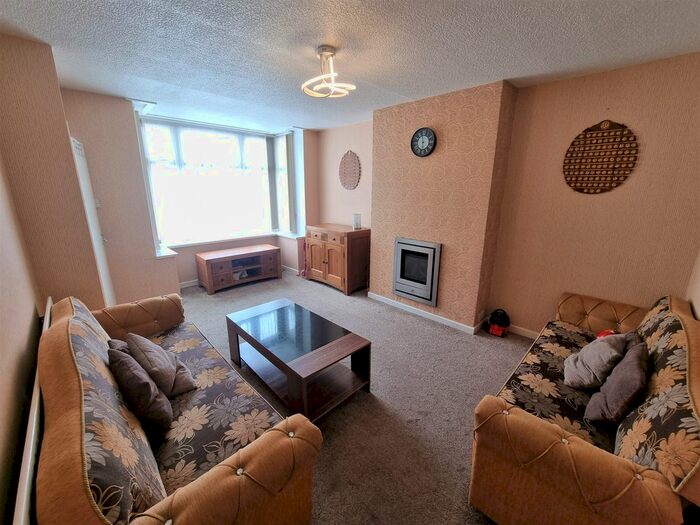 2 Bedroom End Of Terrace House To Rent In Upper Woodlands Road, Bradford, BD8