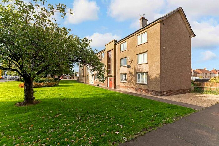 2 Bedroom Flat For Sale In Chisholm Place, Grangemouth, Stirlingshire, FK3