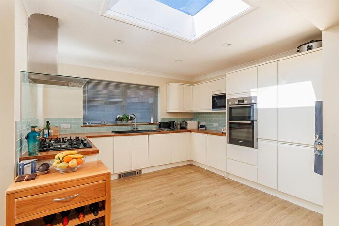 4 Bedroom Detached House For Sale In Immaculate Home - Reynolds Close, Cowes, PO31