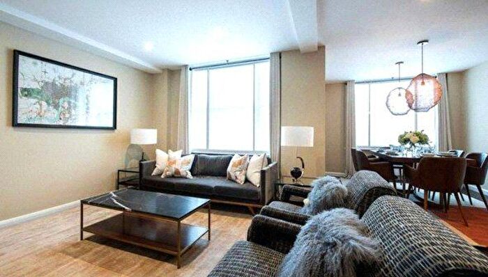 3 Bedroom Flat To Rent In Hill Street, Mayfair, London, W1J