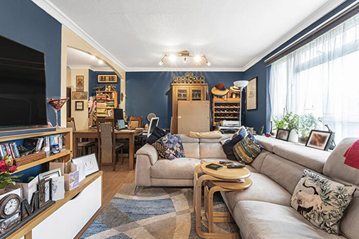 2 Bedroom Maisonette To Rent In Mansford Street, Bethnal Green, London, E2