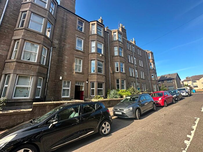 2 Bedroom Flat To Rent In Bellefield Avenue, Dundee, DD1