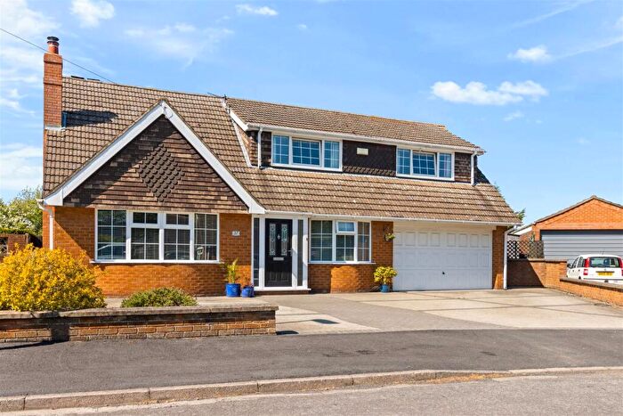 5 Bedroom Detached House For Sale In Harneis Crescent, Laceby, Grimsby, DN37