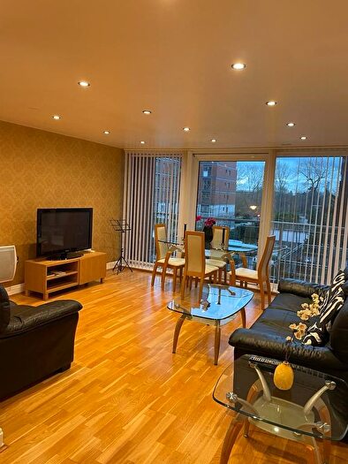 2 Bedroom Flat To Rent In Holland Gardens, Brentford, TW8