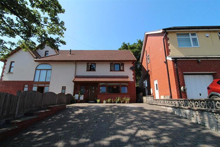 4 Bedroom Semi-Detached House For Sale In Brownlow Road, Horwich, Bolton, BL6