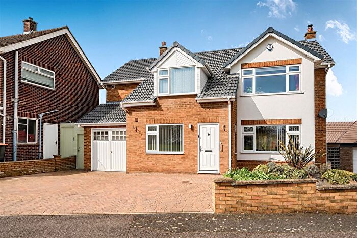 4 Bedroom Detached House For Sale In Merlin Gardens, Bedford, MK41