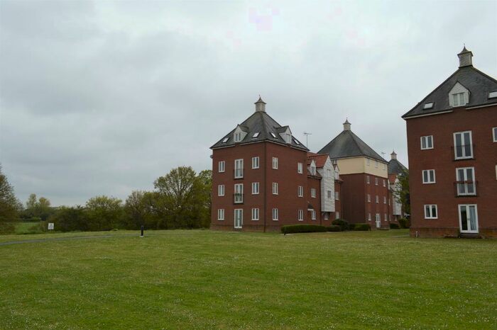 2 Bedroom Flat To Rent In Melba Court, Writtle, CM1