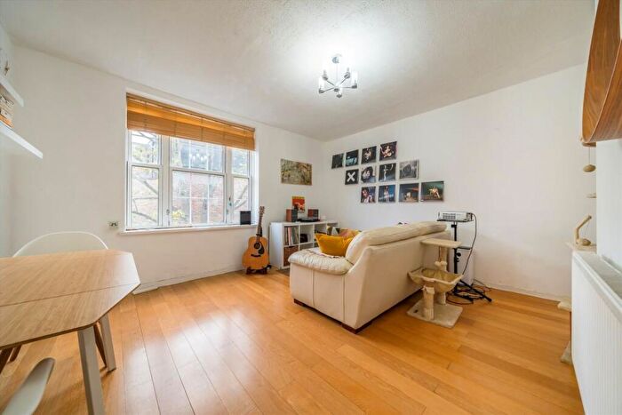 2 Bedroom Flat To Rent In Leighton Road, Kentish Town, NW5