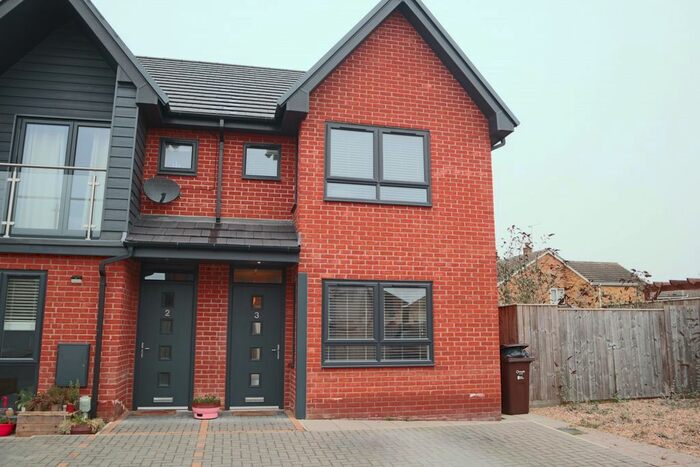 2 Bedroom End Of Terrace House To Rent In Wheelhouse Court, Hull, HU6
