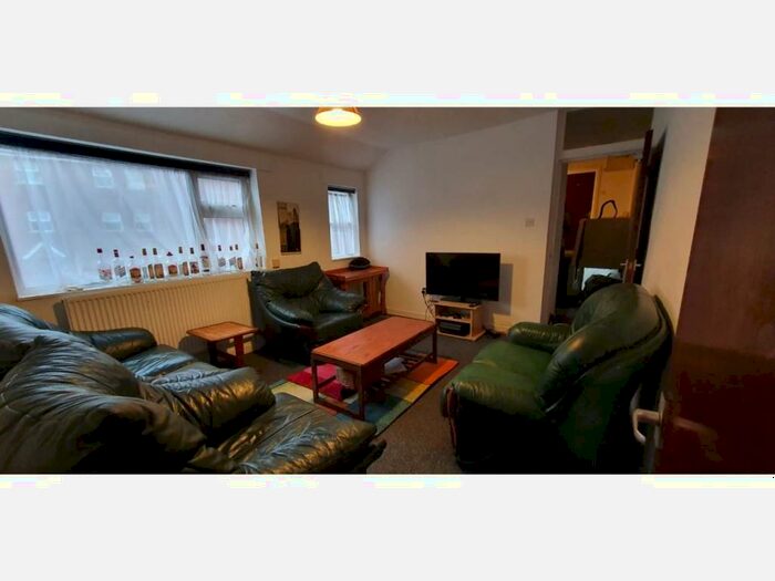 3 Bedroom Flat To Rent In Miskin Street, Cathays, Cardiff, CF24