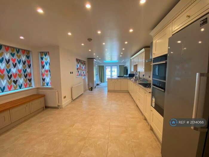 5 Bedroom Terraced House To Rent In Fairlop Road, London, E11