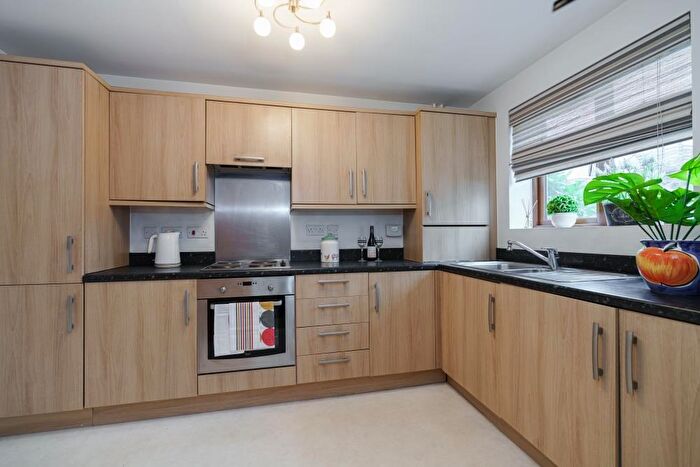 4 Bedroom Town House To Rent In John North Close, High Wycombe, HP11