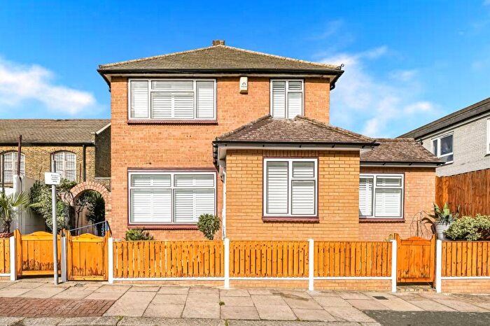 4 Bedroom Detached House For Sale In Colsterworth Road, South Tottenham, London, N15