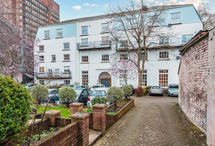 2 Bedroom Flat For Sale In Redcross Street, Bristol, BS2