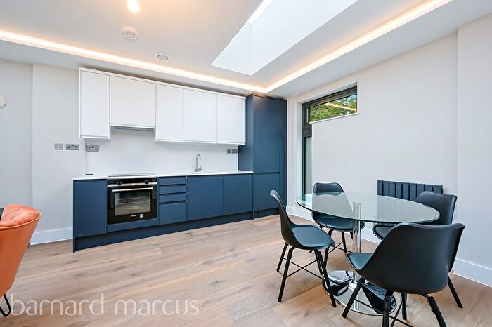2 Bedroom Flat For Sale In Shepherds Bush Road, London, W6
