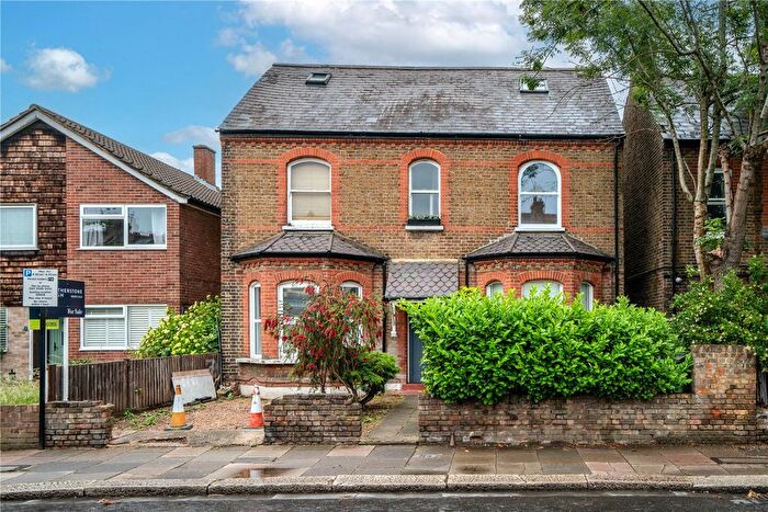 1 Bedroom Flat For Sale In Stanley Road, Teddington, TW11