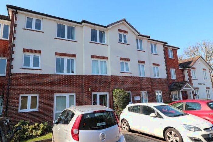 1 Bedroom Flat To Rent In Junction Road, Brentwood, CM14