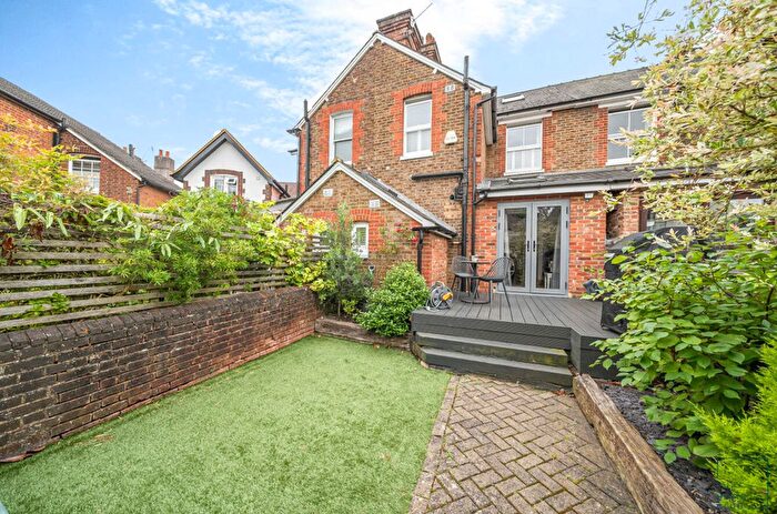 4 Bedroom Town House To Rent In Stoke Fields, Guildford, GU1