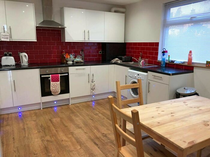 6 Bedroom End Of Terrace House To Rent In Hyde Park Terrace, Leeds, West Yorkshire, LS6