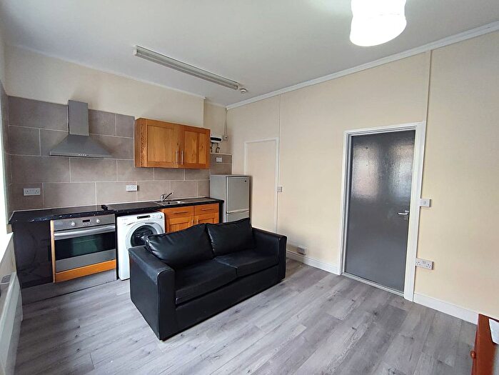 1 Bedroom Flat To Rent In North Luton Place, Cardiff, CF24