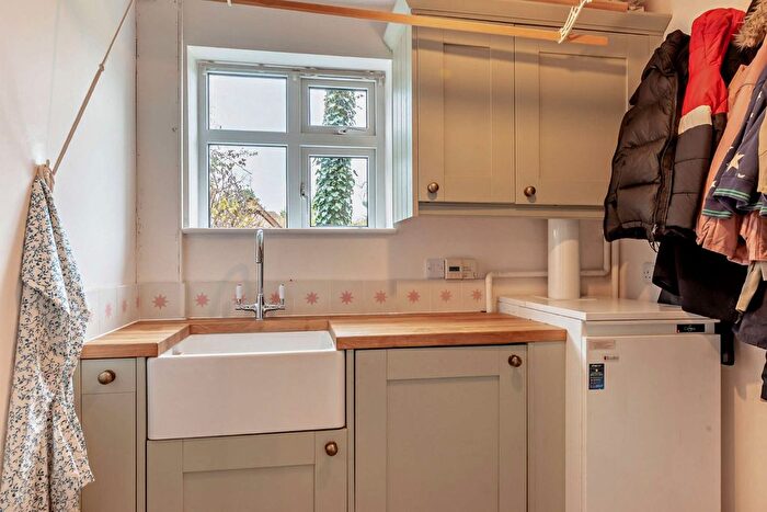4 Bedroom Detached House For Sale In Stanford Dingley, Berkshire, RG7