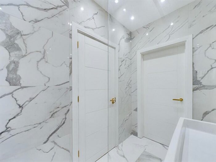Studio For Sale In Brondesbury Park, London, NW6