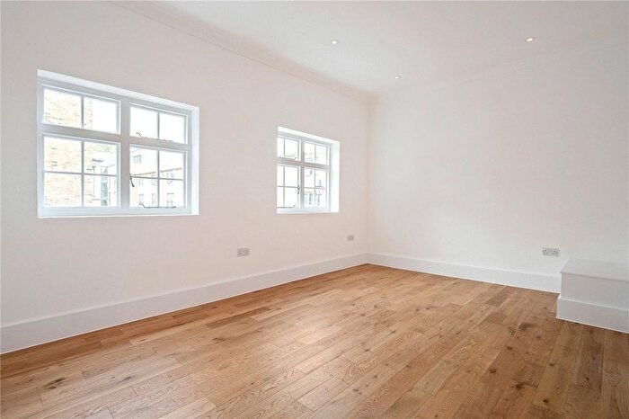 2 Bedroom End Of Terrace House To Rent In Allingham Street, Islington, Angel, London, N1