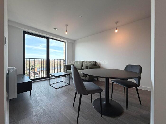 1 Bedroom Apartment To Rent In Berkeley Square, Ordsall Lane, M5