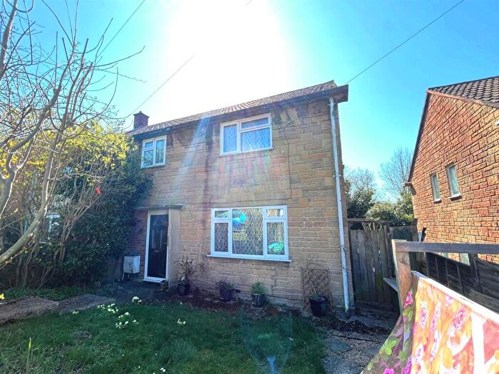 3 Bedroom Semi-Detached House For Sale In Broadsmith Avenue, East Cowes, PO32