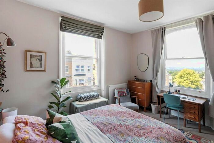 2 Bedroom Apartment For Sale In Woodland Road, London, SE19