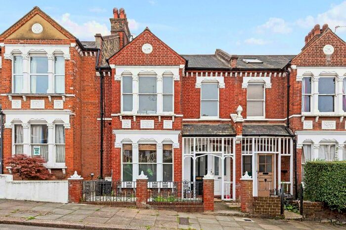 2 Bedroom Flat To Rent In Chalsey Road, London, SE4