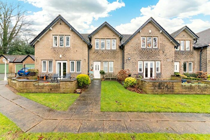 2 Bedroom Apartment For Sale In Dark Lane, Huddersfield, HD4