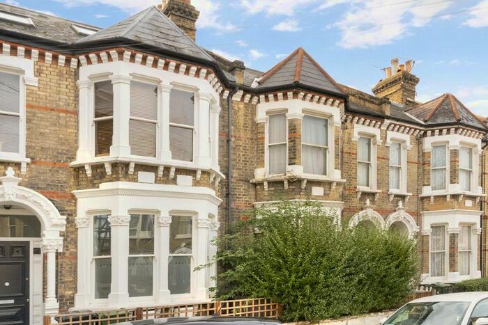 2 Bedroom Flat To Rent In Helix Road, London, SW2